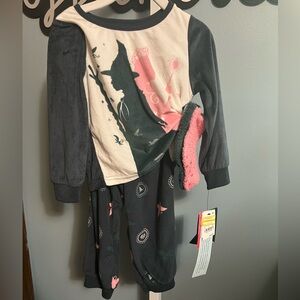 Wicked Long Sleeve and Pant Pajama Set with Non Skid Slippers NWT